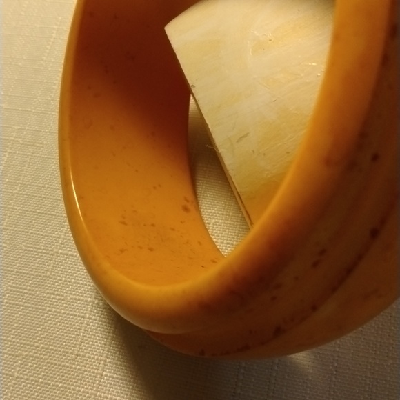 Genuine Tested UNUSUAL Shape Vintage Bakelite Bangle Bracelet - Picture 5 of 6